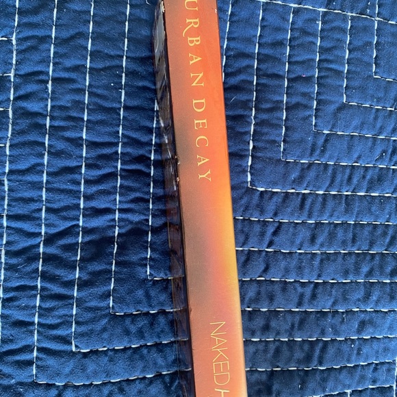 Urban Decay Naked Heat Eyeshadow Pallete NIB - Picture 4 of 10